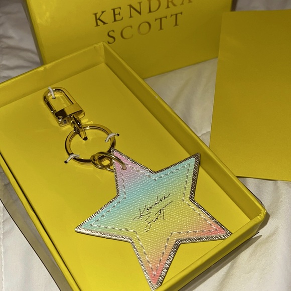 NIB KENDRA SCOTT STAR KEYCHAIN W KENDRA NAME ON IT - Picture 2 of 7